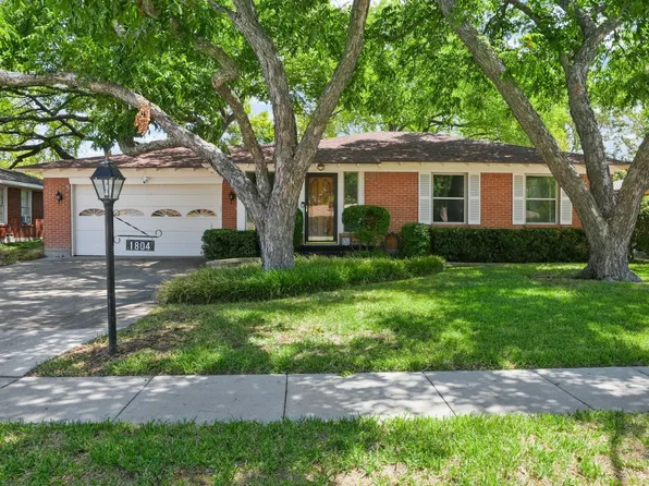 1804 Ridgecrest Dr, Garland, TX 75042