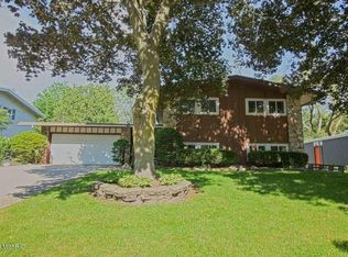 1444 Pinecrest Ave SE, East Grand Rapids, MI