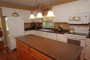 2nd image of 4 Old Country Ln
