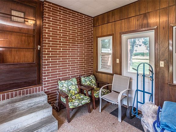 3rd image of 360 SE Browns Woods Dr