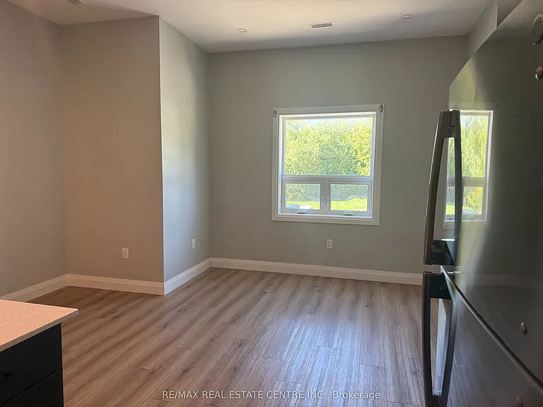 8 Main St S #4 — Photo 5