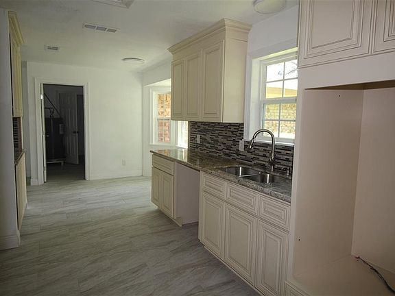 5th image of 3608 Huntwick Dr