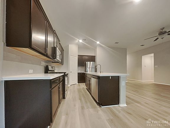 5th image of 1220 Acmite Ave
