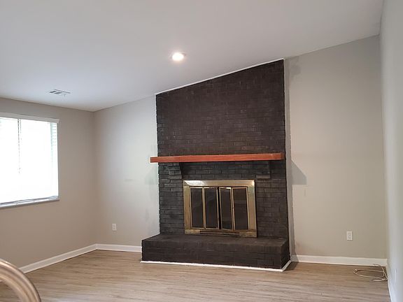 Living Room with fireplace