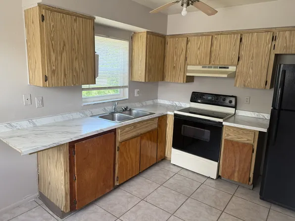 329 Jeru Blvd APT C, Tarpon Springs, FL 34689