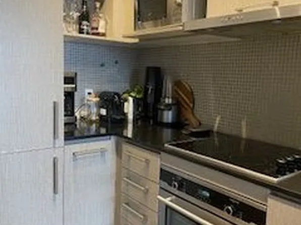 87 Peter St Unit 1705, Toronto, ON M5V 2G4