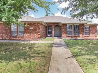 1417 Columbia Dr, Midlothian, TX 76065