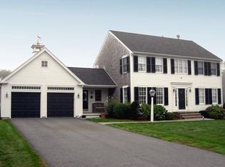 60 Island Dr, Middletown, RI 02842