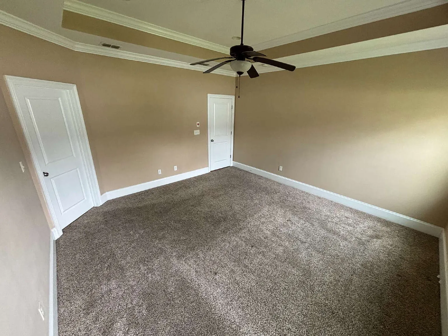 3 bed, 2.0 bath, 2018 sqft, $2,700 — Photo 3