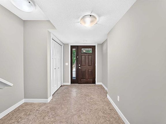 4th image of 909 N Skyview Ranch Grv NE