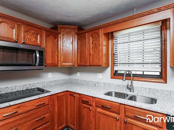 3rd image of 816 Stone Harbor Pkwy SW