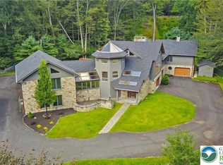 386 Camelback Rd, Tannersville, PA 18372