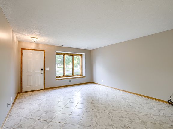 4th image of 2526 Hollyhock Cir #6
