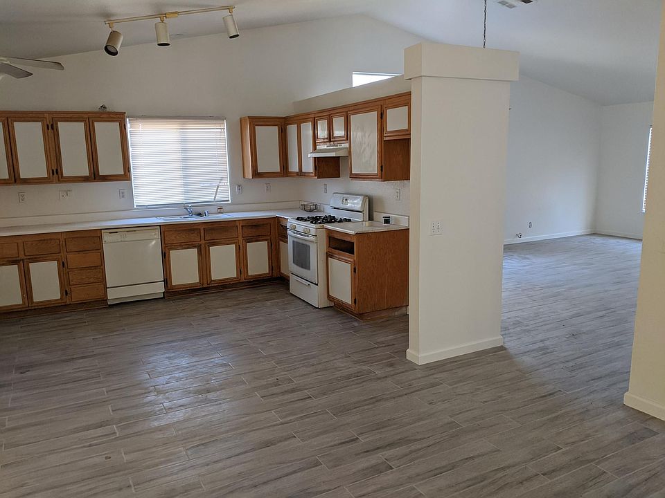 2nd image of 14450 Columbia Ct