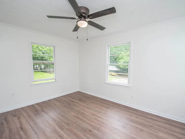903 Georgia Ave — Photo 14