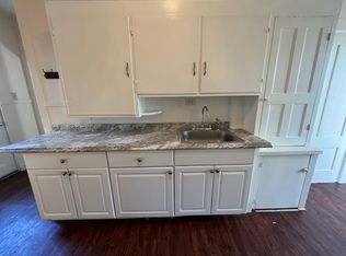 574 Hall St APT 1R, Manchester, NH 03104