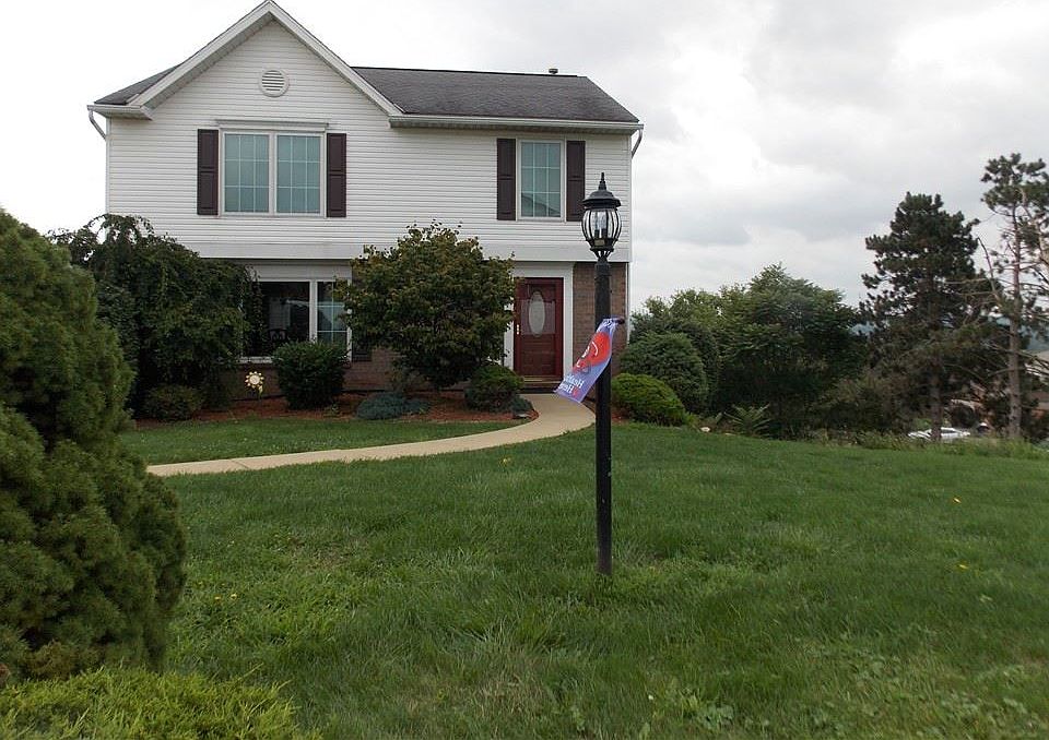 1st image of 10 Lo Bell Dr