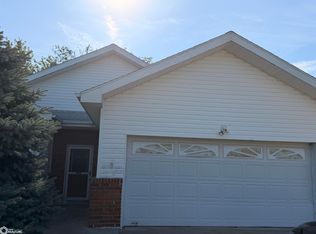 1001 Cherry Hills Dr, Shenandoah, IA 51601