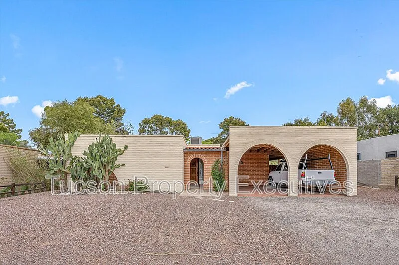 3 bed, 2.0 bath, 1705 sqft, $1,750 — Photo 1