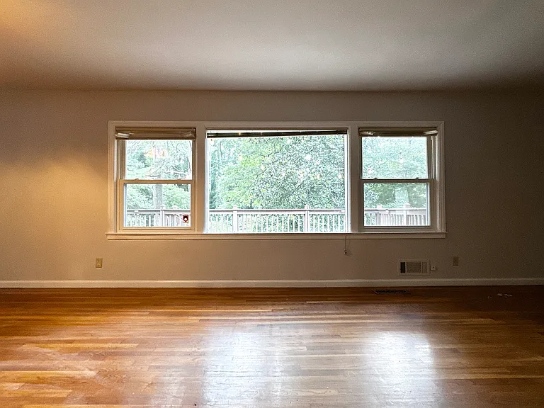 538 N Superior Ave — Photo 7