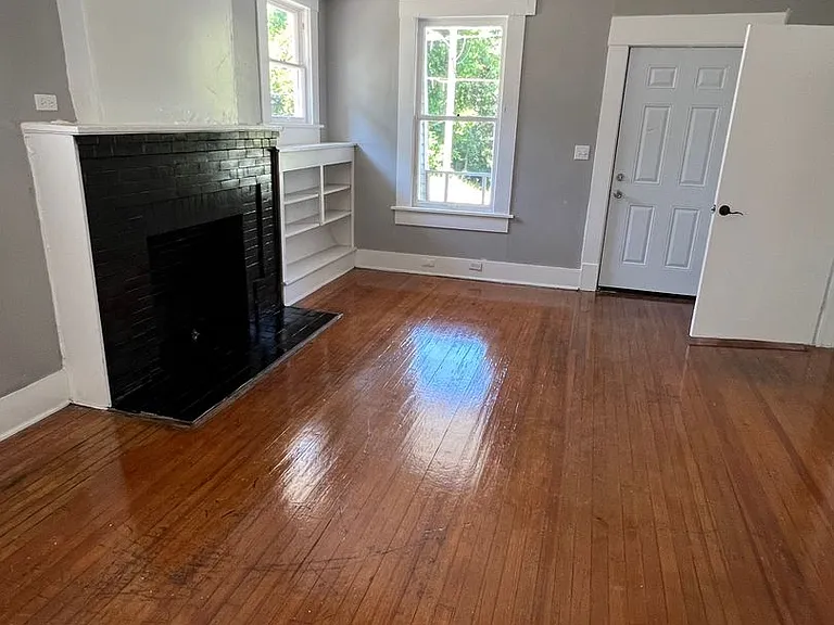 1025 Foster St — Photo 3