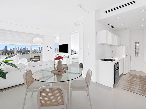4th image of 3 Island Ave #Penthouse G