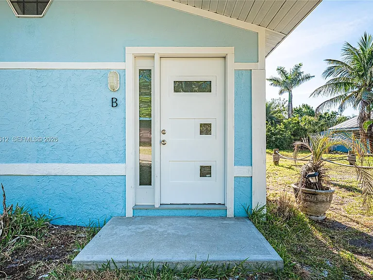 4504 Oakley St #B — Photo 2