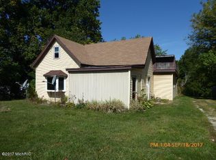 1327 W Glendora Rd, Buchanan, MI 49107