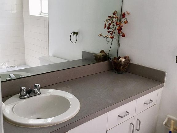 3rd image of 1460 Ocean Dr APT 402