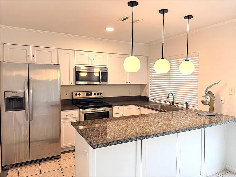 2429 W Settlers Way — Photo 7