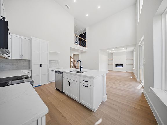 5th image of 4811 Silver Ave