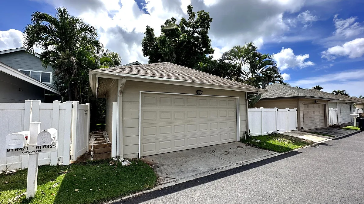 Photo 1 of 16 - 91-6425 Kapolei Pkwy - Ewa Beach, HI Primary Photo - 91-6425 Kapolei Pkwy