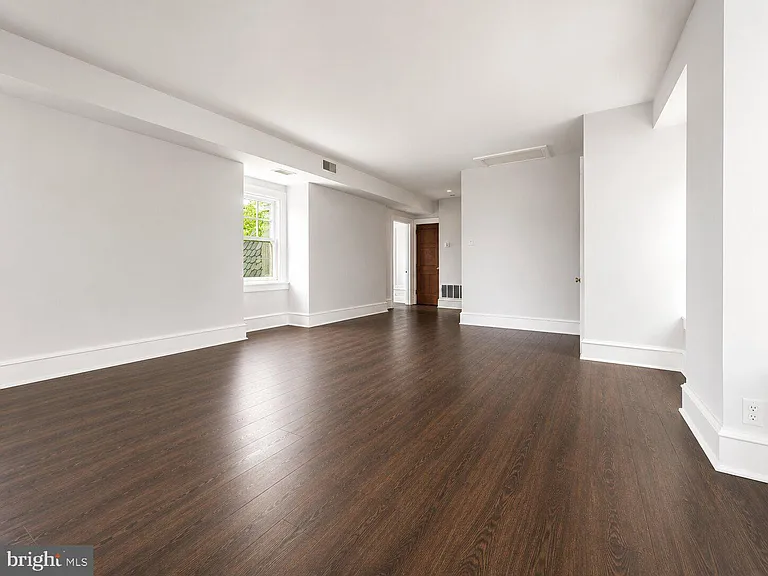 186 W Queen Ln #3 — Photo 6