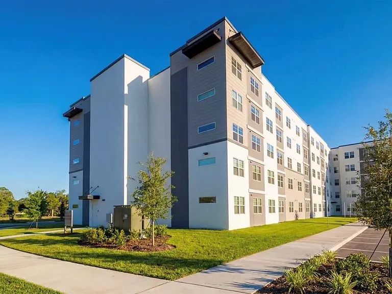 NE Pga Boulevar — Photo 1