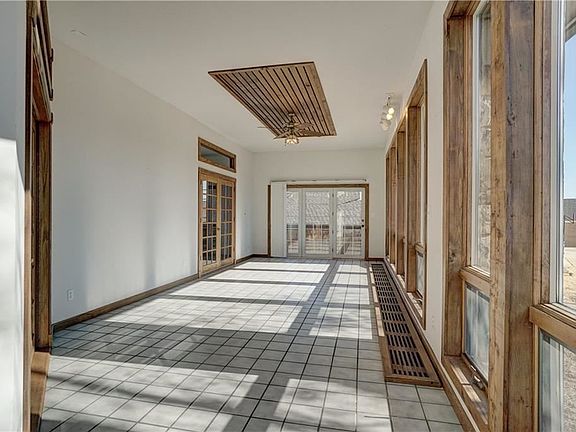 3rd image of 12 Brentwood Pl
