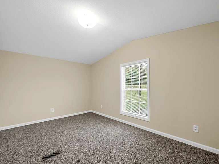 315 Jennifer St — Photo 10