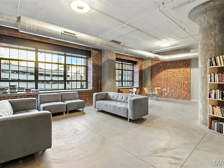 1627 Locust St #202 — Photo 38