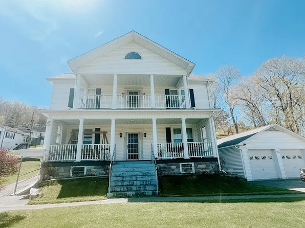 221 Surface Dr, Tazewell, VA 24651