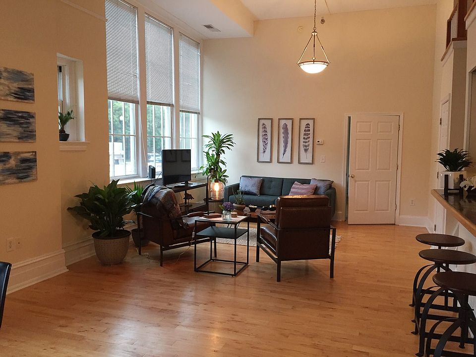 1st image of 3101 Kensington Ave #303