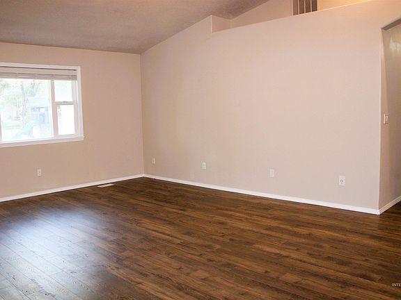 5th image of 646 W Marshall Dr
