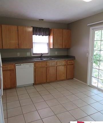 4th image of 1606 S 161st St