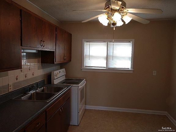 4th image of 836 Navaho Ave