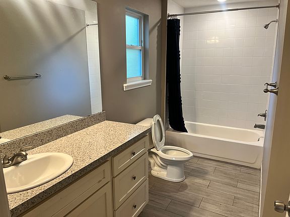 4th image of 862 Grace Cir W