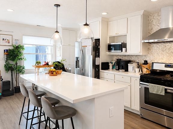 2nd image of 1784 Hempstead Pl