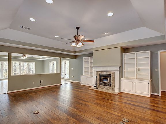 3rd image of 303 Rocky Springs Dr