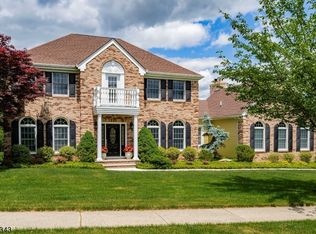 3 Hodge Dr, Bridgewater, NJ 08807