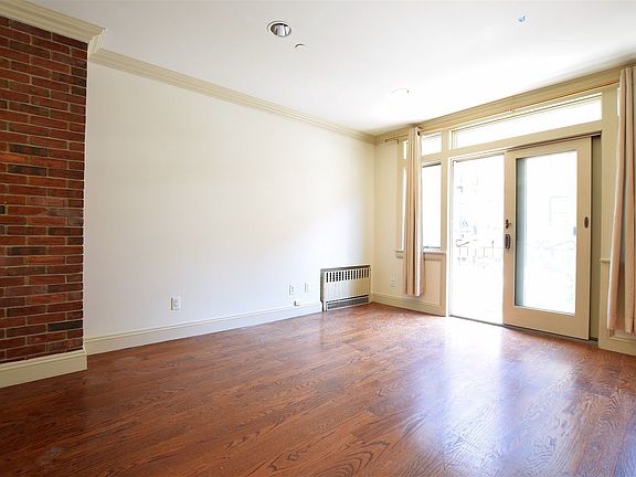 3rd image of 209 Meserole St APT 4
