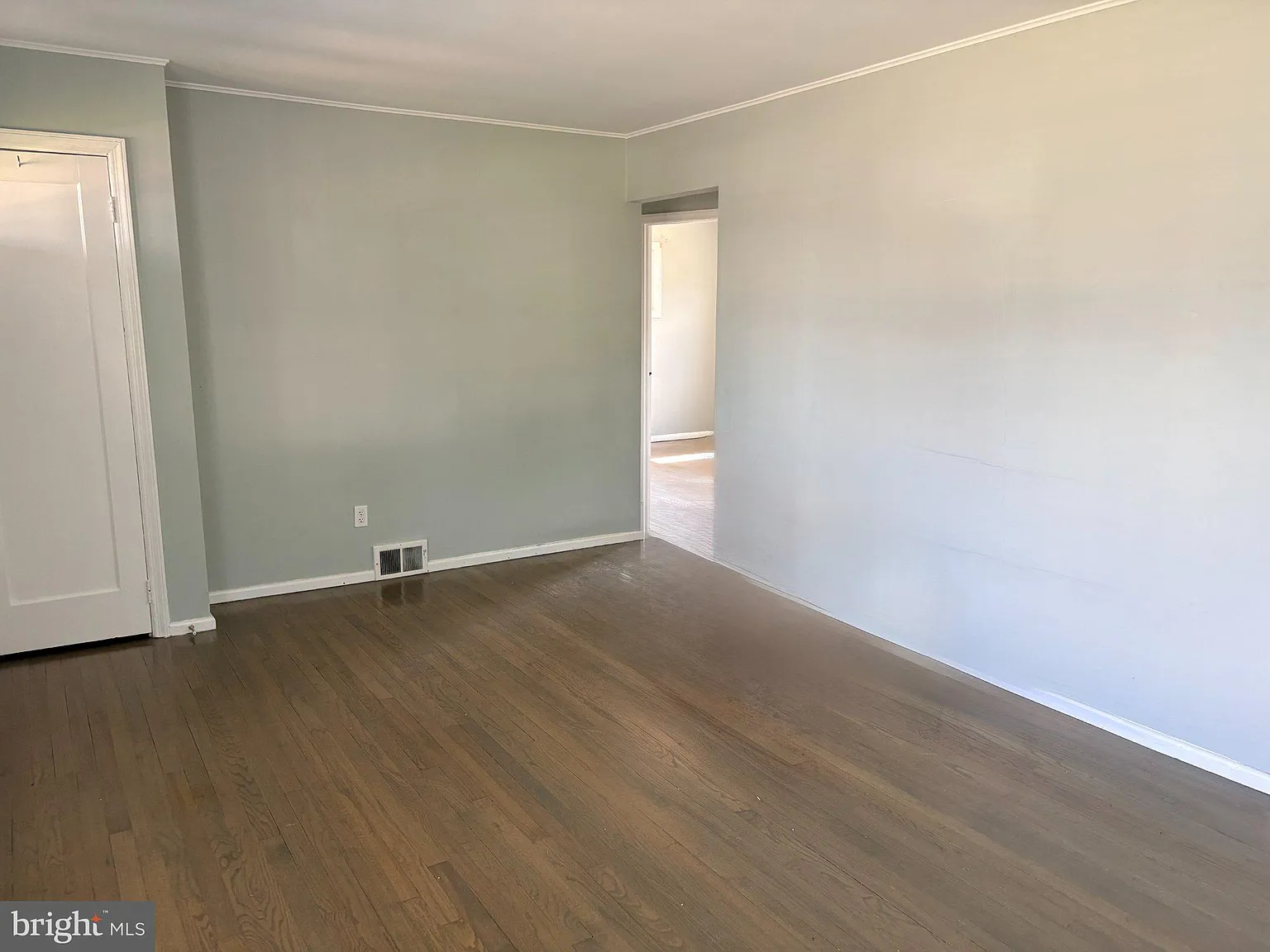 3 bed, 1.0 bath, 1008 sqft, $2,950 — Photo 3