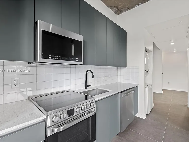 315 NW 32nd St #305 — Photo 12