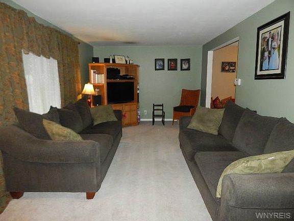2nd image of 528 Moore Ave